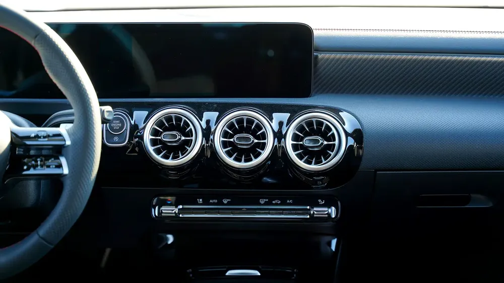 MERCEDES -BEN A 200L 1.5L V4 FULL OPTION MODEL 2025 CHINESE SPECS - Image 14
