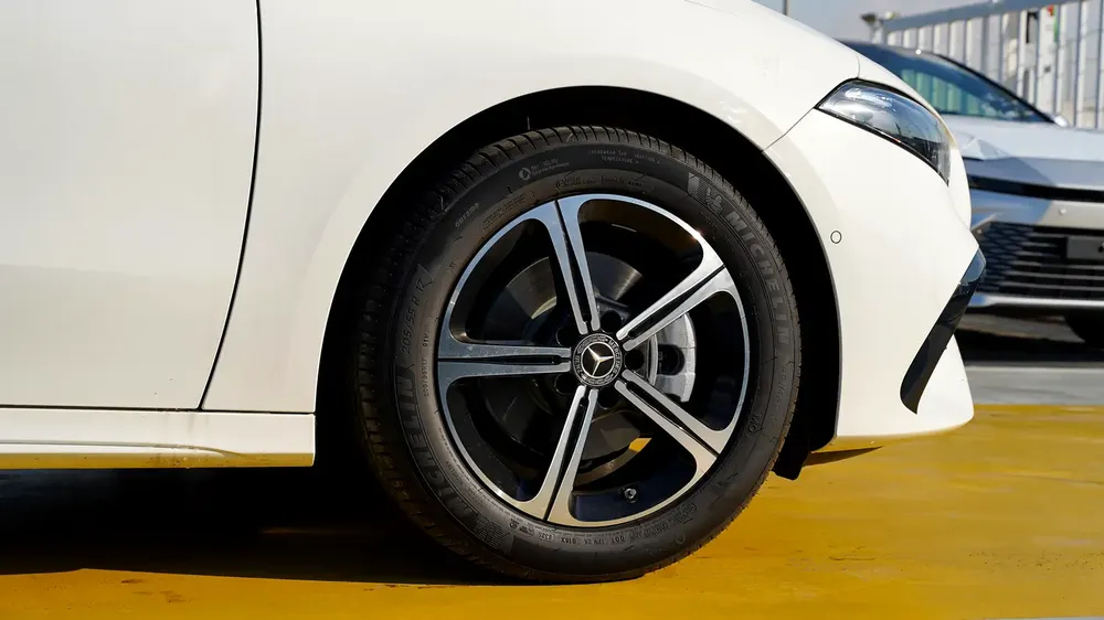 MERCEDES -BEN A 200L 1.5L V4 FULL OPTION MODEL 2025 CHINESE SPECS - Image 7