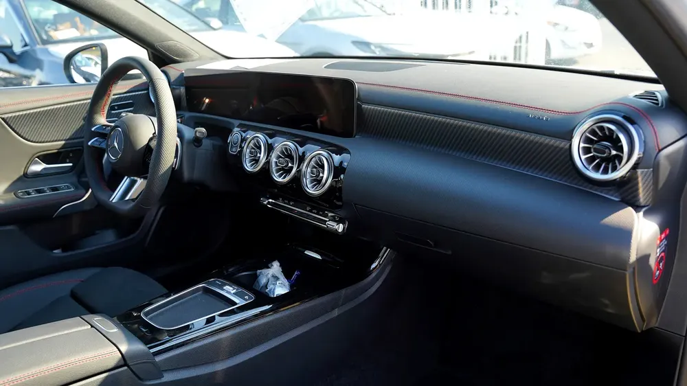 MERCEDES -BEN A 200L 1.5L V4 FULL OPTION MODEL 2025 CHINESE SPECS - Image 9