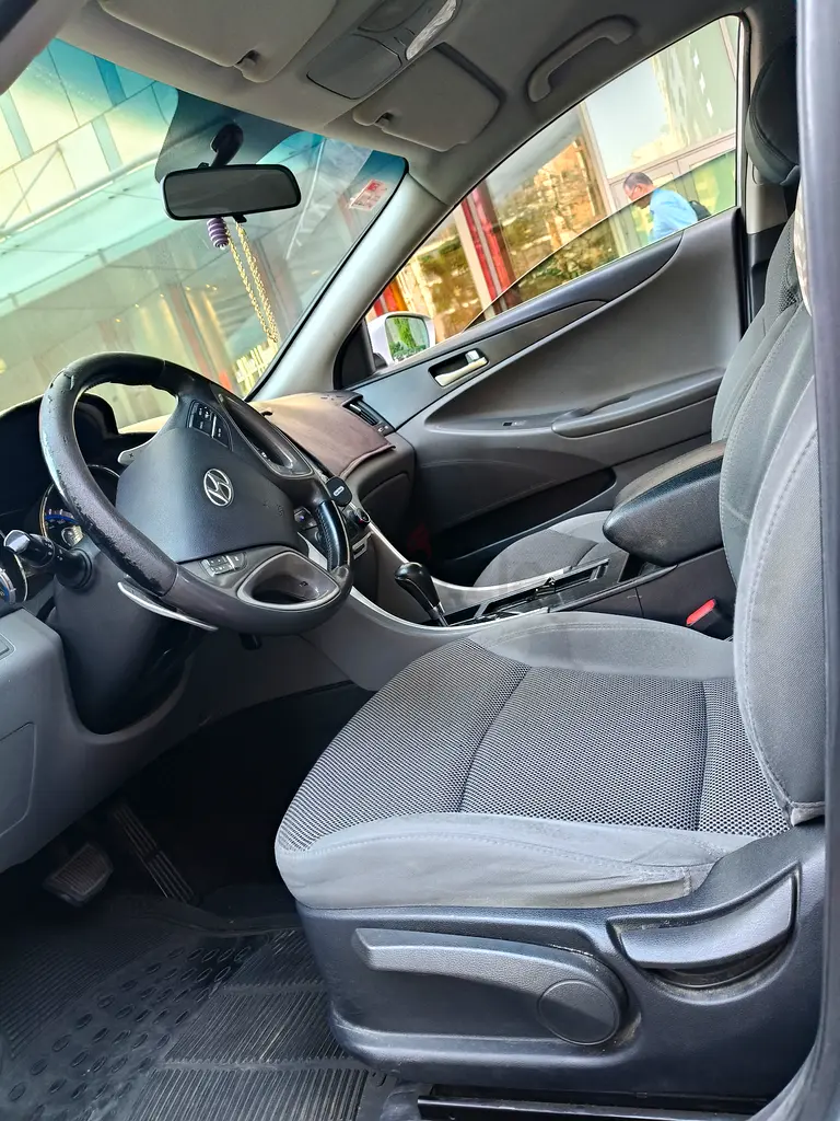 Hyundai sonata Gulf Space Low Mileage with Excellent condition - Image 7