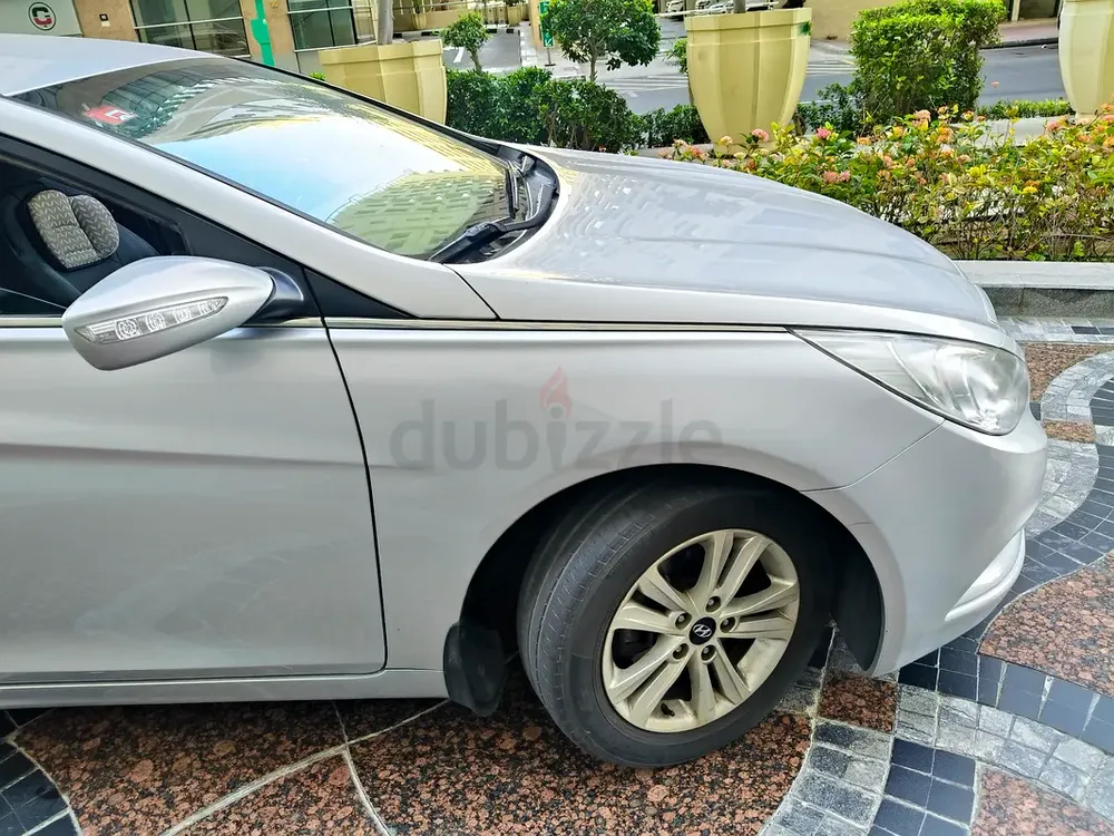Hyundai sonata Gulf Space Low Mileage with Excellent condition - Image 9