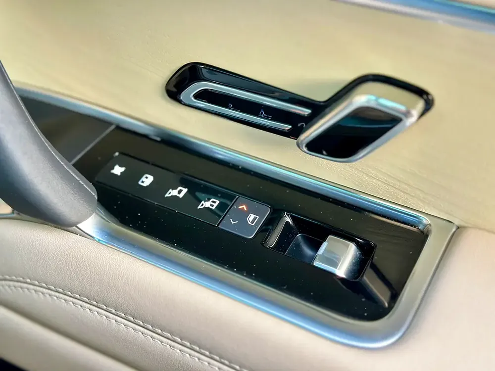 VOGUE | P530 V8 | CLEAN TITLE | CLEAN CARFAX | 2023 - Image 14
