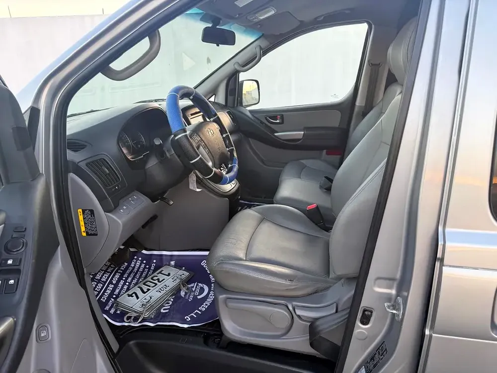 For sale Hyundai STAREX 2017 model automatic delivery van - Image 10
