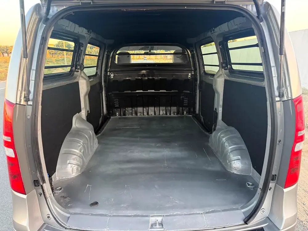 For sale Hyundai STAREX 2017 model automatic delivery van - Image 12