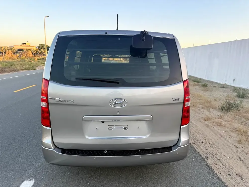 For sale Hyundai STAREX 2017 model automatic delivery van - Image 4