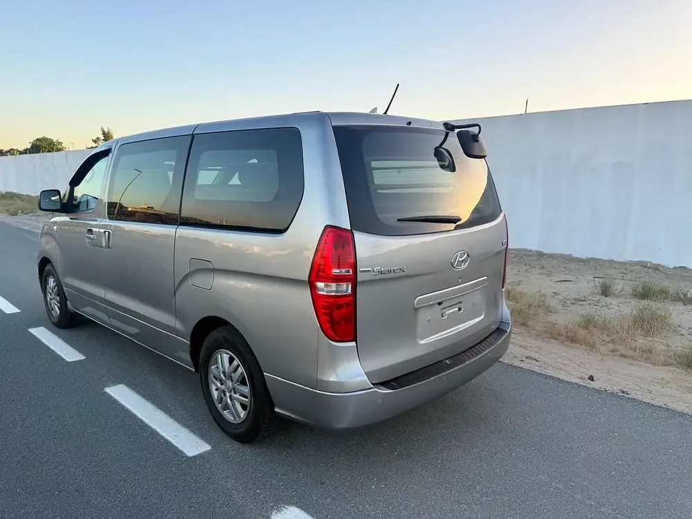 For sale Hyundai STAREX 2017 model automatic delivery van - Image 5