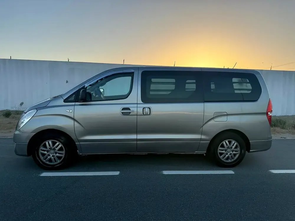 For sale Hyundai STAREX 2017 model automatic delivery van - Image 8