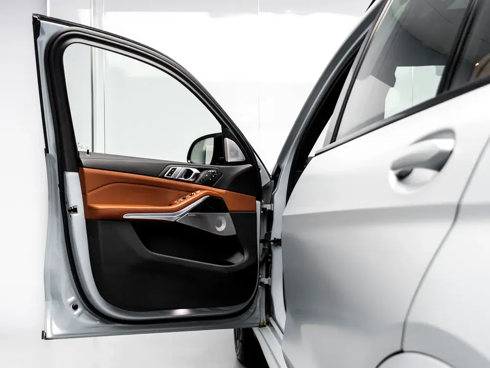 SUMMER STARTS NOW | EXCLUSIVE DEAL BY BLACKLINE, April 2029 Warranty + Service, Low KMs, GCC - Image 7
