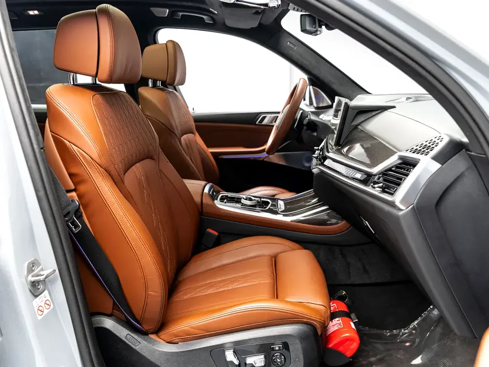 SUMMER STARTS NOW | EXCLUSIVE DEAL BY BLACKLINE, April 2029 Warranty + Service, Low KMs, GCC - Image 9