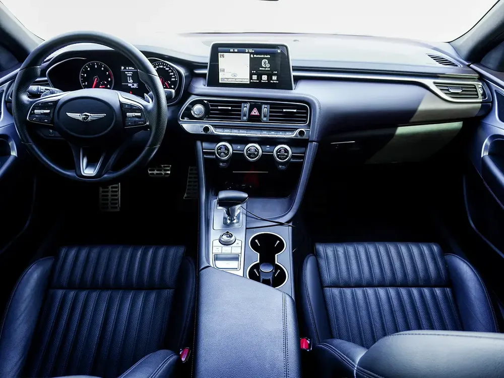 Genesis G70 2.0T 2020 GCC Excellent Condition, Full Service History - Image 14