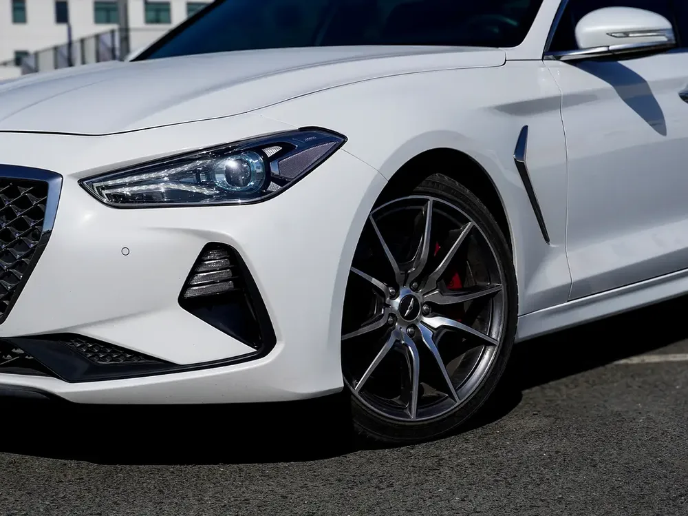 Genesis G70 2.0T 2020 GCC Excellent Condition, Full Service History - Image 5