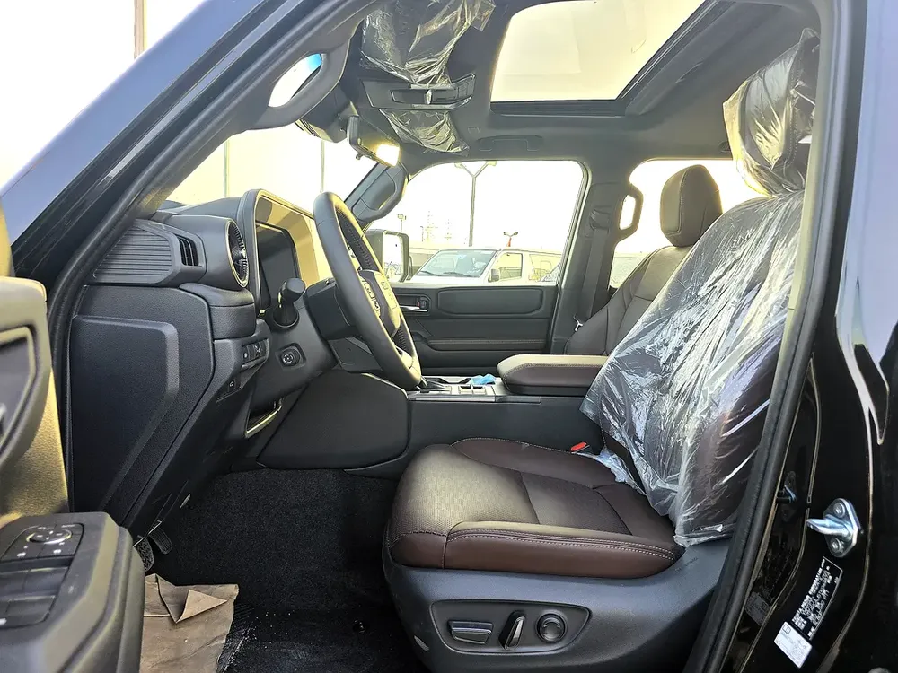 Toyota Prado Adventure 2.8l diesel A/T 4WD Black  color inside Brown 2026 Model - Image 7