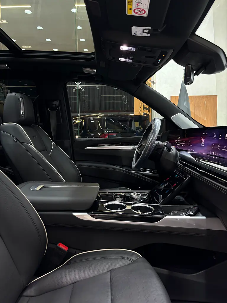Cadillac Escalade Sport - Image 13