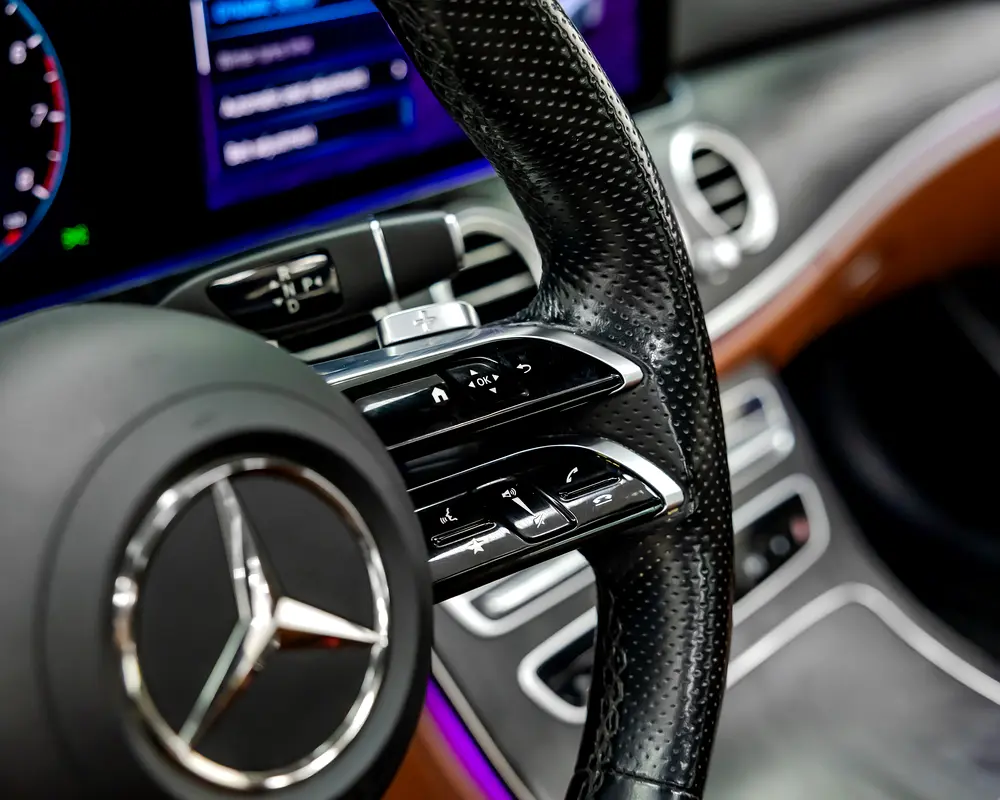 MERCEDES E300 AMG KIT - 2023 - GCC - GARGASH WARRANTY AND SERVICE CONTRACT TILL 5/2028 - Image 12