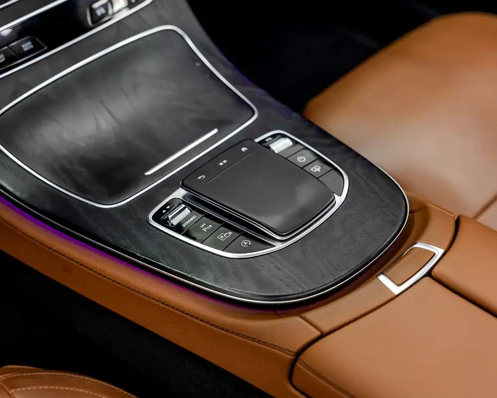MERCEDES E300 AMG KIT - 2023 - GCC - GARGASH WARRANTY AND SERVICE CONTRACT TILL 5/2028 - Image 15