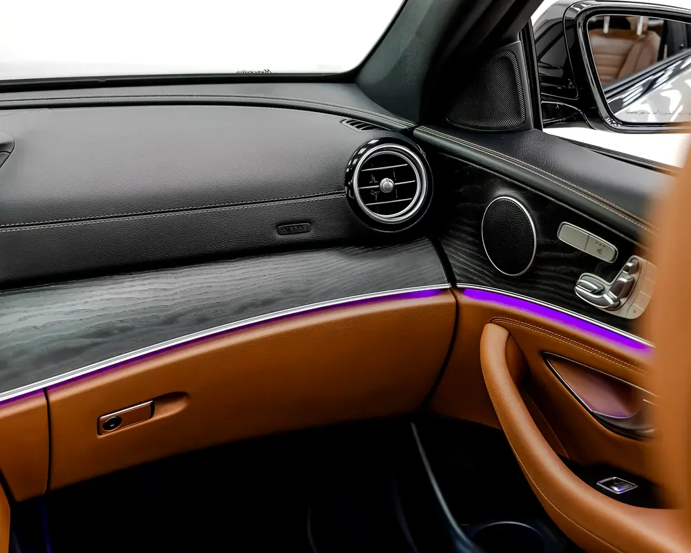 MERCEDES E300 AMG KIT - 2023 - GCC - GARGASH WARRANTY AND SERVICE CONTRACT TILL 5/2028 - Image 16