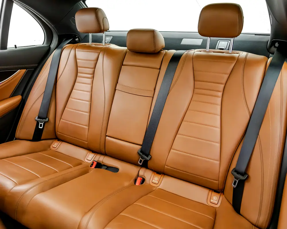 MERCEDES E300 AMG KIT - 2023 - GCC - GARGASH WARRANTY AND SERVICE CONTRACT TILL 5/2028 - Image 18