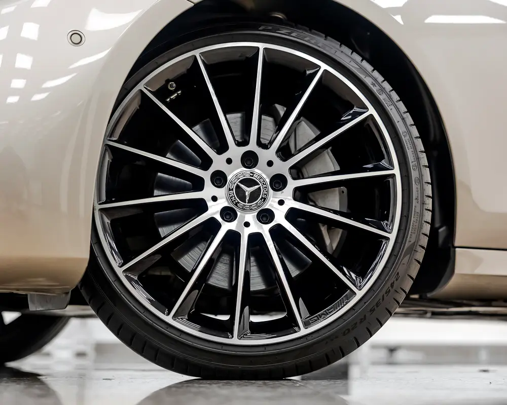 MERCEDES E300 AMG KIT - 2023 - GCC - GARGASH WARRANTY AND SERVICE CONTRACT TILL 5/2028 - Image 20