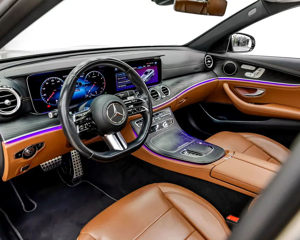 MERCEDES E300 AMG KIT - 2023 - GCC - GARGASH WARRANTY AND SERVICE CONTRACT TILL 5/2028 - Image 9