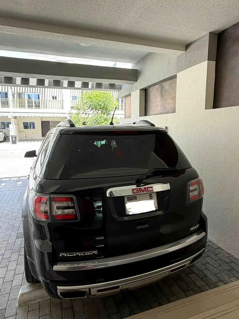 GMC Acadia Denali 2014 GCC Specs | Top Trim | Well Maintained - Image 4