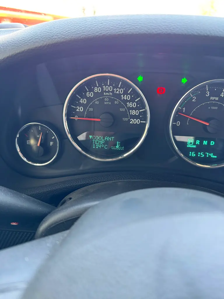 GMC Acadia Denali 2014 GCC Specs | Top Trim | Well Maintained - Image 8
