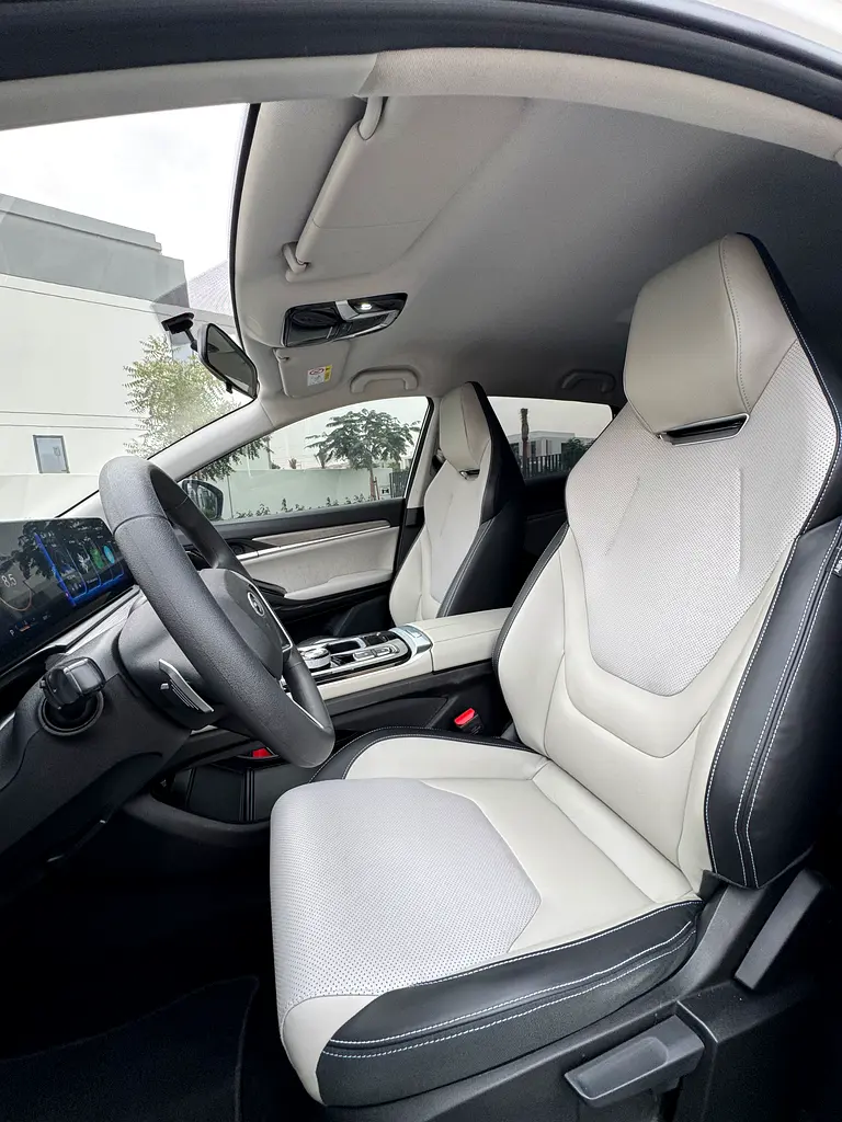 JAC JS6 | 2024 | GCC | UNDER WARRANTY AND SERVICE CONTRACT | LOW MILEAGE | 2 KEYS!! - Image 10
