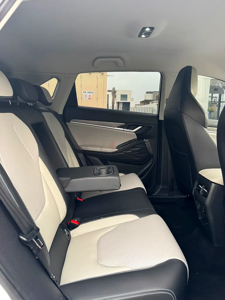 JAC JS6 | 2024 | GCC | UNDER WARRANTY AND SERVICE CONTRACT | LOW MILEAGE | 2 KEYS!! - Image 13