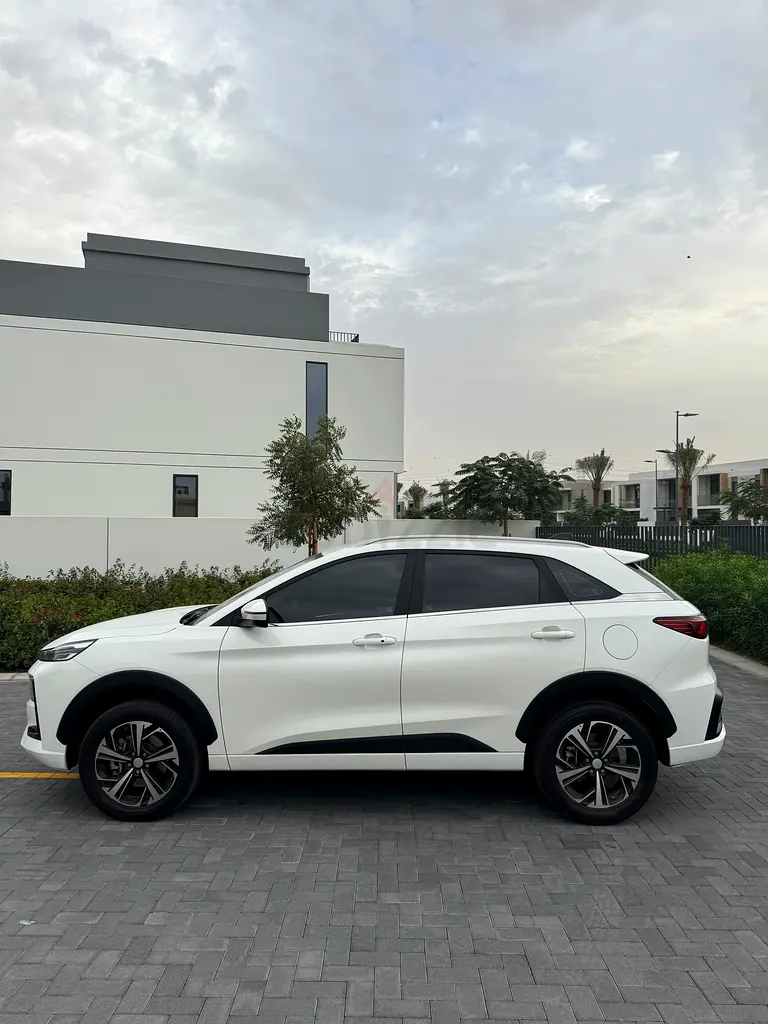 JAC JS6 | 2024 | GCC | UNDER WARRANTY AND SERVICE CONTRACT | LOW MILEAGE | 2 KEYS!! - Image 4