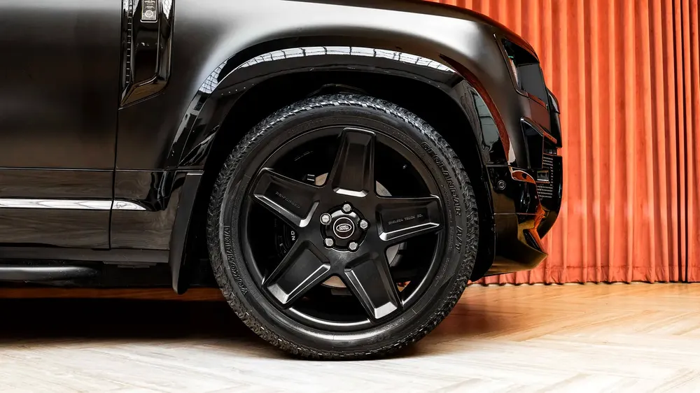 DEAL OF THE MONTH | KAHN EDITION | WARRANTY  SERVICE UNTIL 2028 | 400 HP MHEV | HIGH SPEC | FIN - Image 5