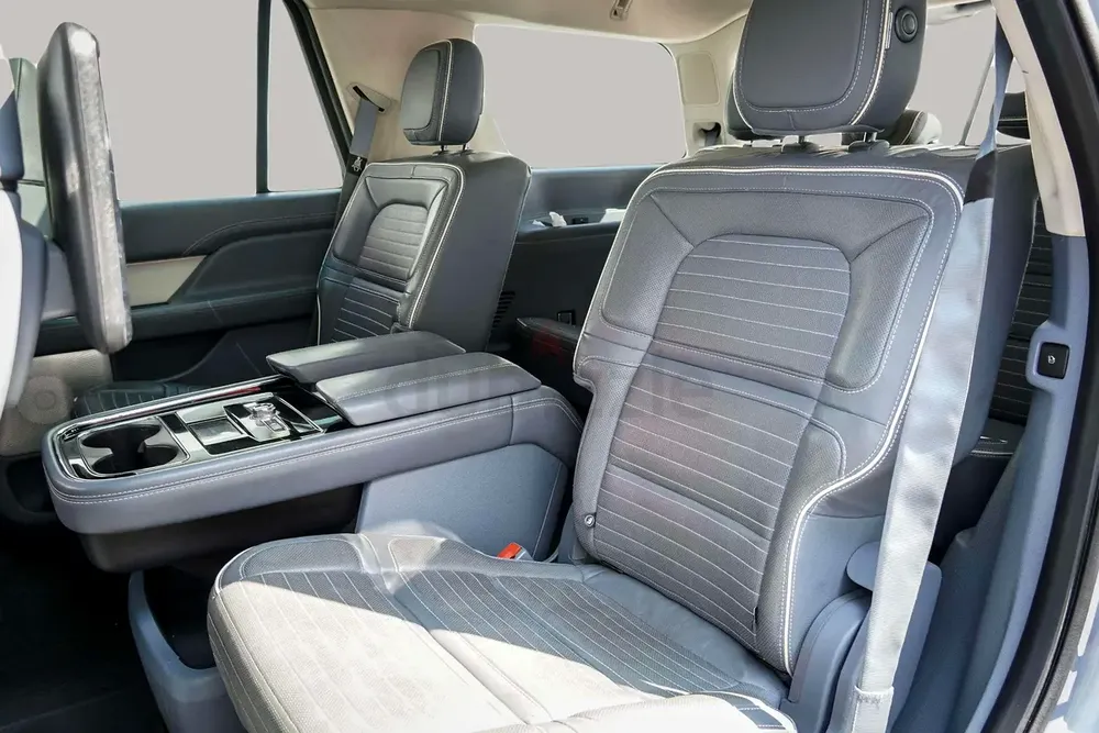 AED 2204/month | 2019 Lincoln Navigator Presidential | GCC Specs | Ref#396600 - Image 13