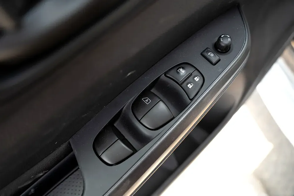 Nissan Navara PRO-4X 2025 - Brand New - DIESEL - Off-Road Ready - Image 12