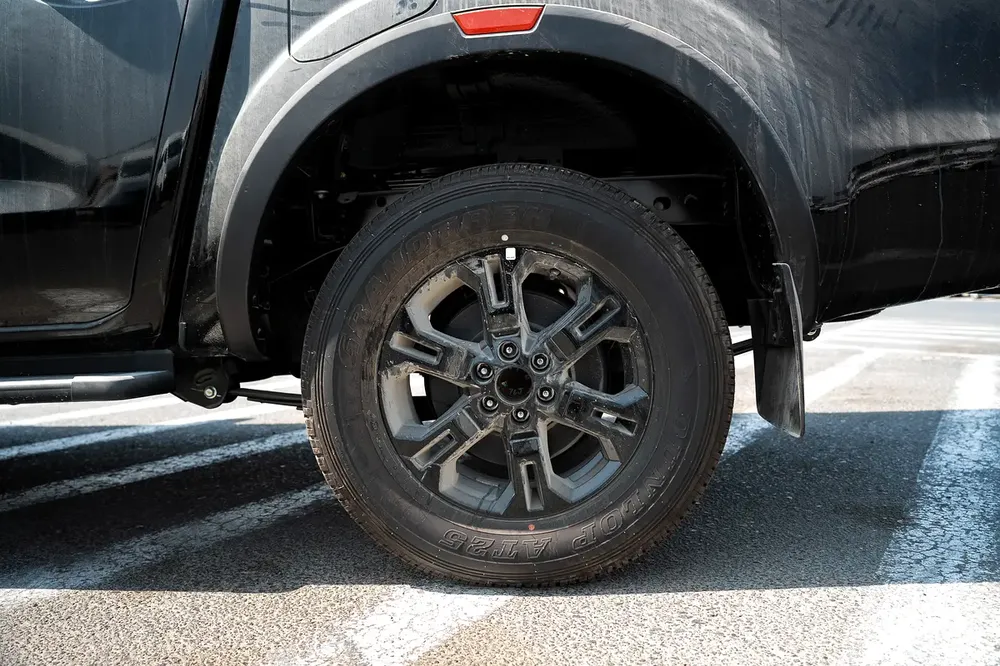 Nissan Navara PRO-4X 2025 - Brand New - DIESEL - Off-Road Ready - Image 4