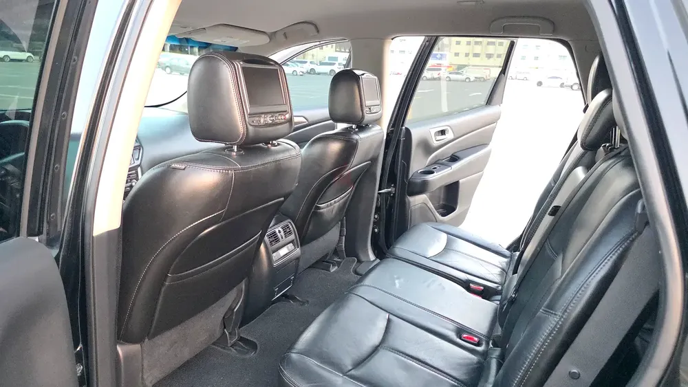 Nissan Pathfinder SL 4WD Model 2014 7 Seater Well Maintained In Excellent Condition - Image 10