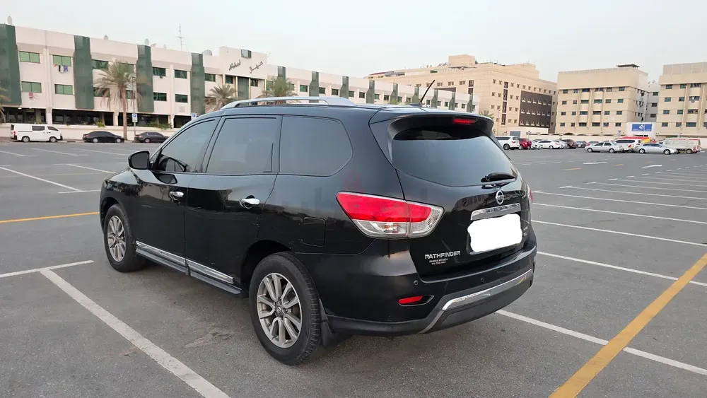 Nissan Pathfinder SL 4WD Model 2014 7 Seater Well Maintained In Excellent Condition - Image 4