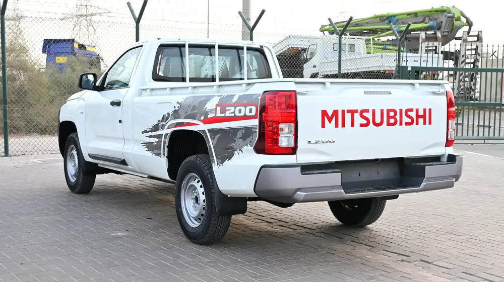 MITSUBISHI L200 GL 2.4L SCAB 4WD 5MT DIESEL M-LINE (2026 MY) - Image 4