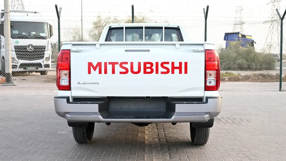 MITSUBISHI L200 GL 2.4L SCAB 4WD 5MT DIESEL M-LINE (2026 MY) - Image 5