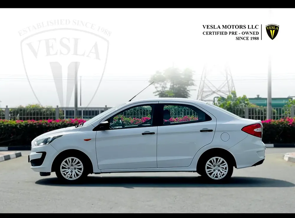 UNLIMITED MILEAGE WARRANTY / SEDAN + BLUETOOTH + USB + POWER LOCKS / IN HOUSE FINANCE - Image 4