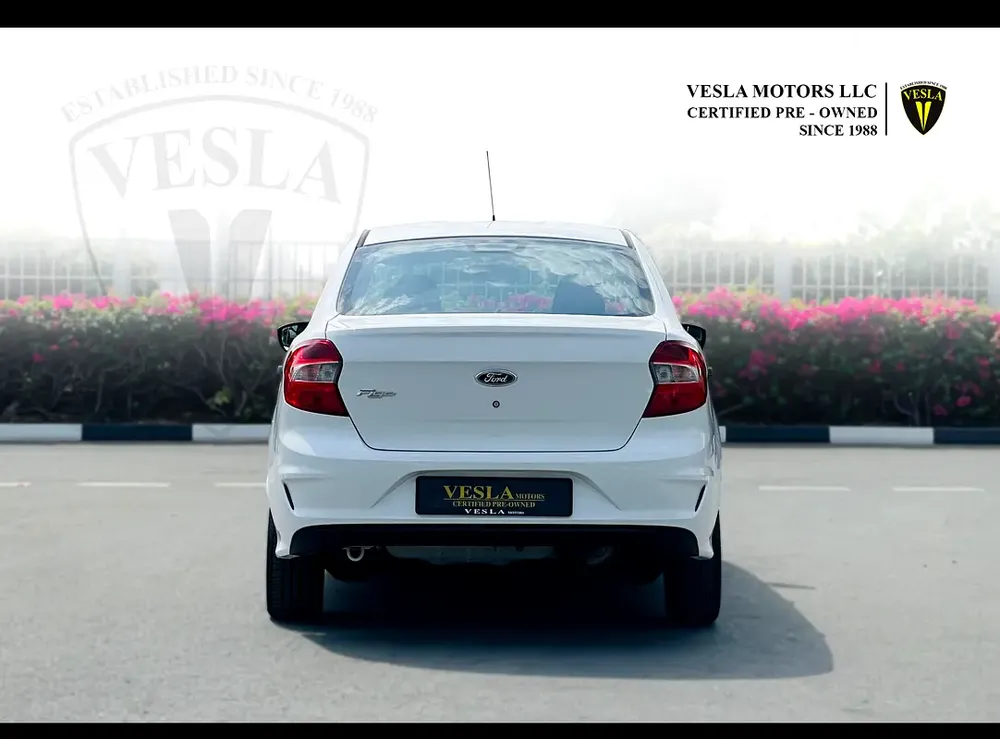 UNLIMITED MILEAGE WARRANTY / SEDAN + BLUETOOTH + USB + POWER LOCKS / IN HOUSE FINANCE - Image 8
