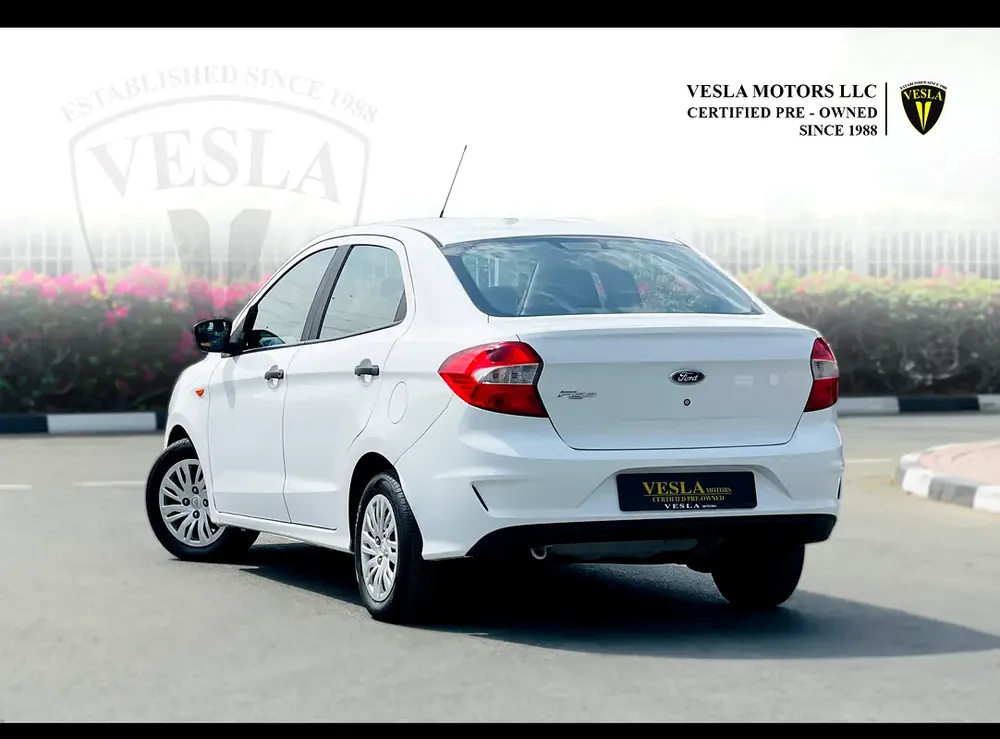 UNLIMITED MILEAGE WARRANTY / SEDAN + BLUETOOTH + USB + POWER LOCKS / IN HOUSE FINANCE - Image 9