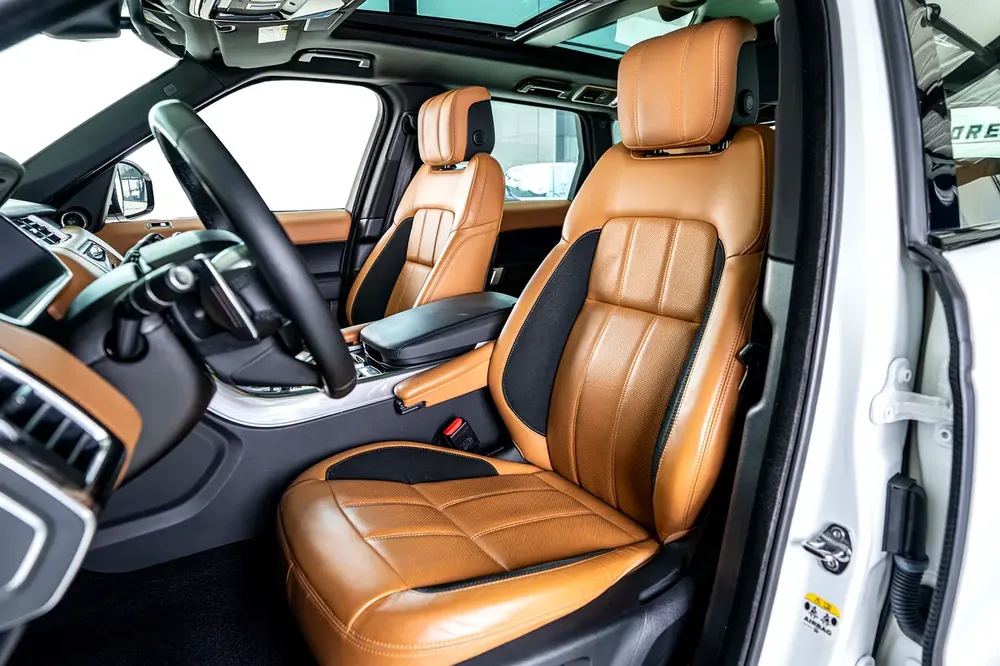 Range Rover Sport HSE Dynamic P360 -GCC-Al Tayer Full Service History-22 Inch Rims with black Brake - Image 13