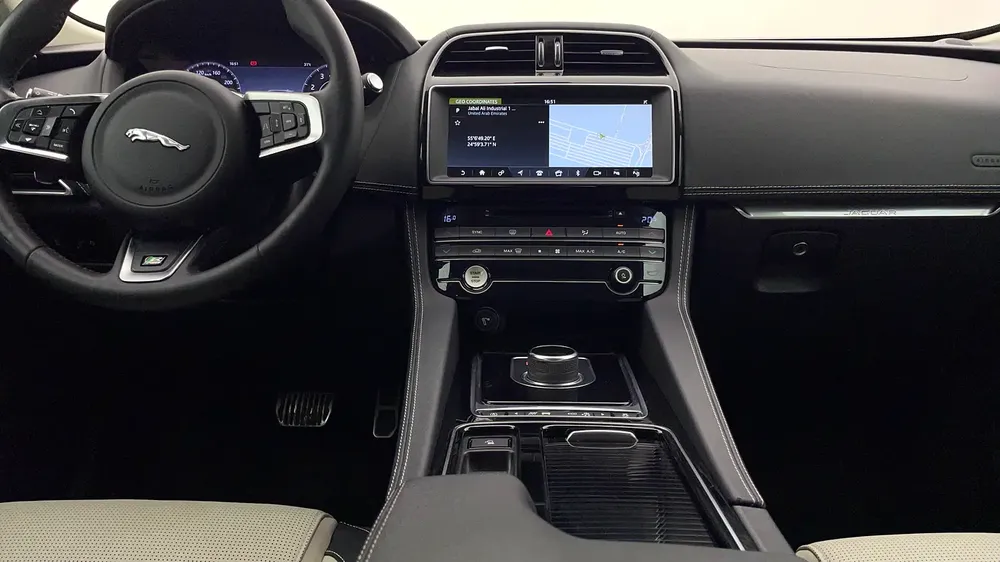 AED 1,565/month | 0 DP | Free 1 Year Warranty | Service History | 30 Day Return | JAGUAR F PACE 2020 - Image 8