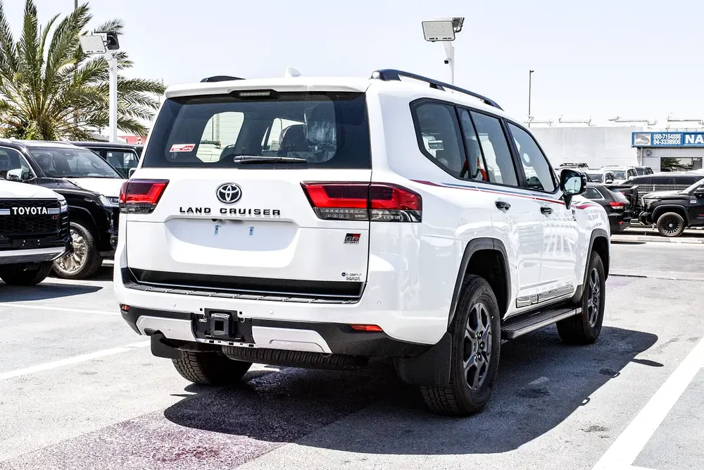 Toyota Land Cruiser GR Sport HYBRID 2025 GCC Specs - Brand New - Image 10