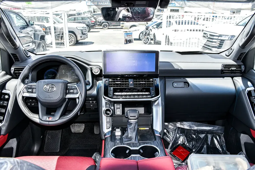 Toyota Land Cruiser GR Sport HYBRID 2025 GCC Specs - Brand New - Image 15