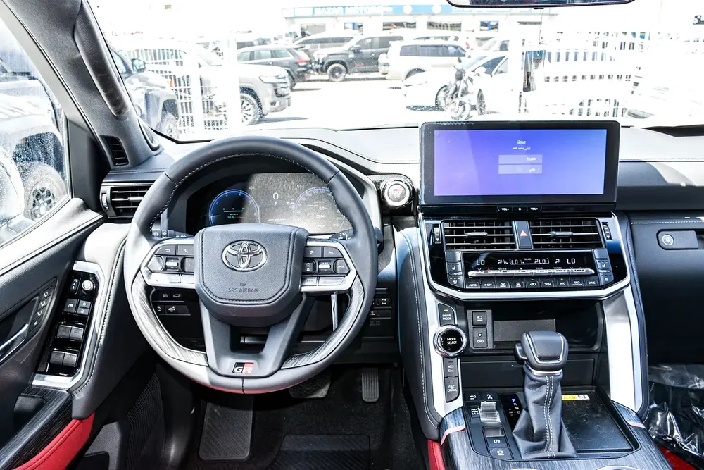 Toyota Land Cruiser GR Sport HYBRID 2025 GCC Specs - Brand New - Image 17