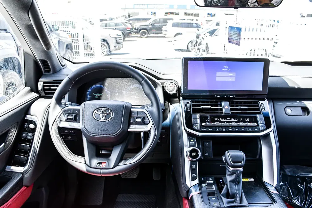 Toyota Land Cruiser GR Sport HYBRID 2025 GCC Specs - Brand New - Image 18