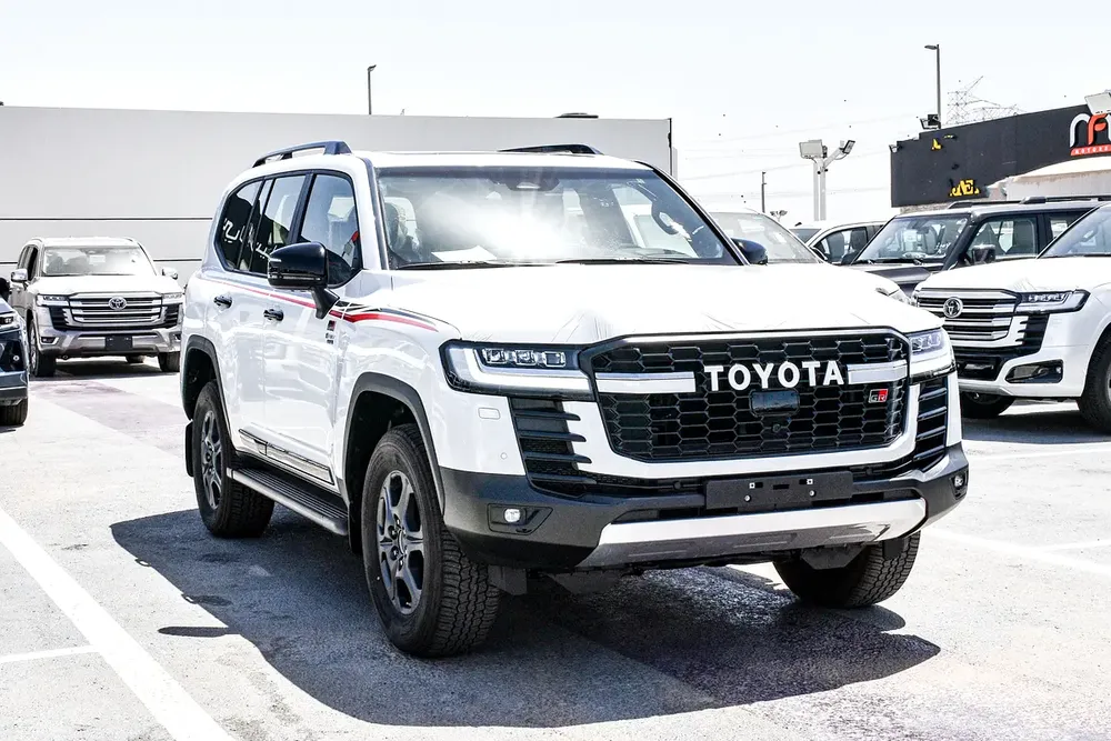 Toyota Land Cruiser GR Sport HYBRID 2025 GCC Specs - Brand New - Image 4