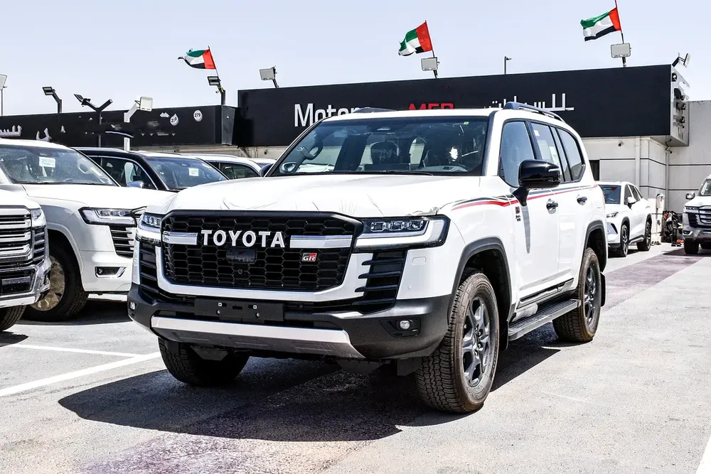 Toyota Land Cruiser GR Sport HYBRID 2025 GCC Specs - Brand New - Image 6