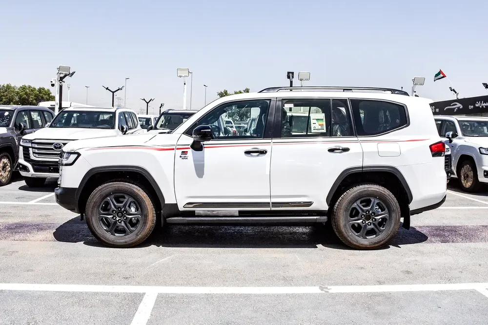 Toyota Land Cruiser GR Sport HYBRID 2025 GCC Specs - Brand New - Image 7