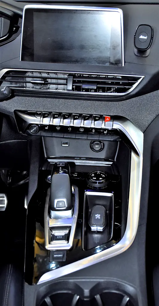 AED 1,077 EMi at 0% DP | Peugeot 3008 Turbo GT-Line ( 2020 Model ) in White Color GCC Specs - Image 18