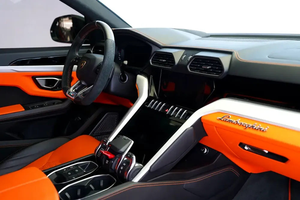 URUS CAPSULE | PANORAMIC ROOF | TWO TONE INTERIOR | WARRANTY AVAILABLE - Image 10